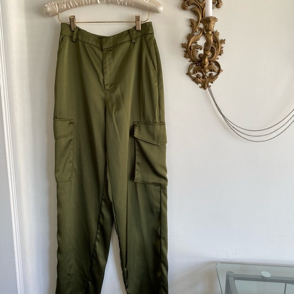 GOOD AMERICAN GREEN SATIN CARGO PANTS - Picture 5 of 14